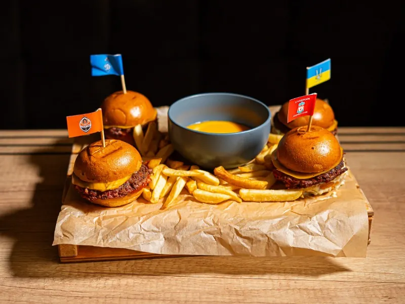 Сет бургерів Покер — Offside Pub